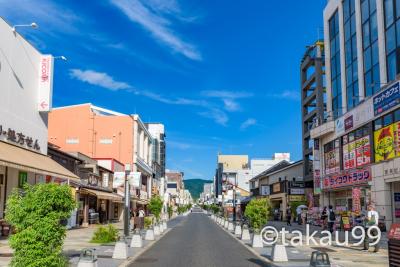 「三条通ショッピングモール (奈良三条通り)」はJR奈良駅から興福寺方面へ東に延びるショッピングストリートです