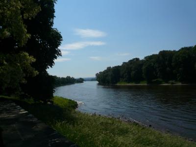 ピルニッツ宮殿傍を流れるエルベ川