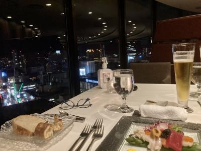 回るレストランで札幌の夜景を楽しめる。