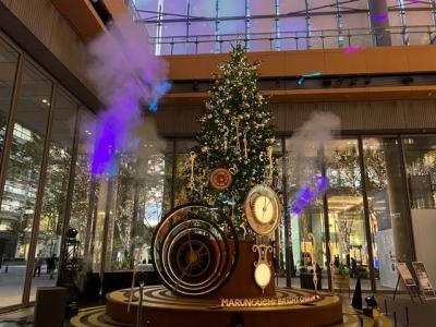 クリスマスシーズンに 1F マルキューブに飾られる大きなツリー
