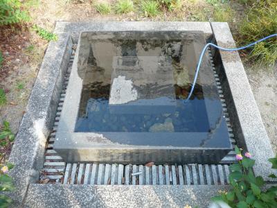 川田順歌碑（大阪府立中之島図書館）　大阪府立中之島図書館の玄関横にあります