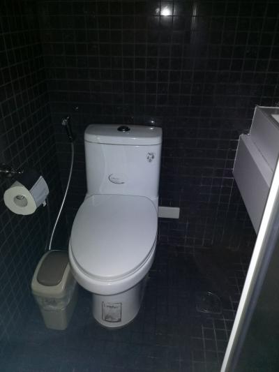 トイレはシャワーと別でした。