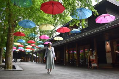 清流沿いにあるお洒落なショッピングエリア