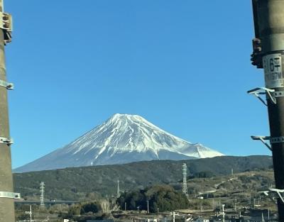 冬の富士がくっきりと見える