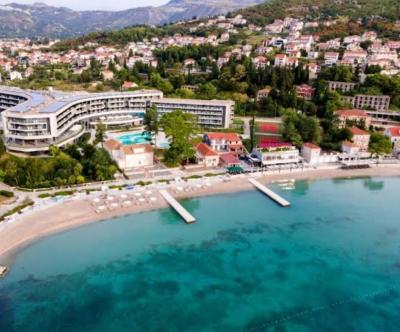 旧市街からは離れているが、目の前がビーチ