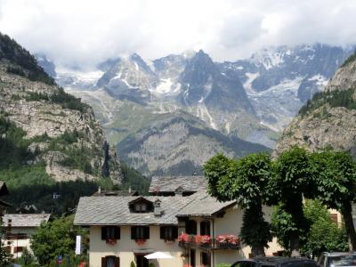 フランスアルプスへの拠点