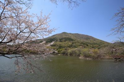 鎮海余佐川(ヨジャチョン)の奥にある景色の奇麗な大きな池のある公園