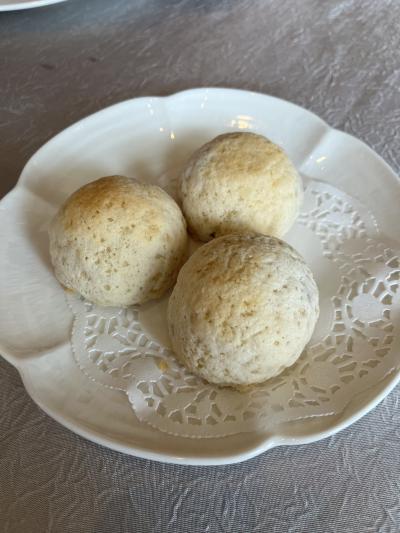 スタッフおすすめ点心。添好運のベイクドチャーシューパオみたい