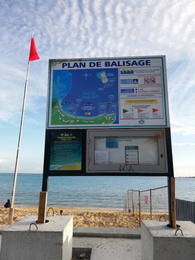 アンスバタの海岸は護岸工事中、またサメ出没で遊泳禁止
