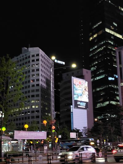 ホテル周辺はこのようなソウルの中心部です。