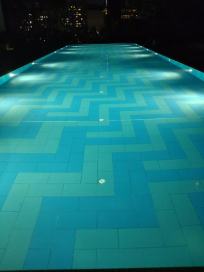 クラブフロアのプール