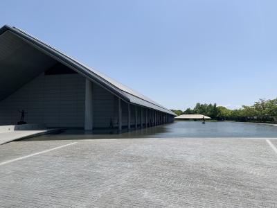 展示品だけでなく美しい建築空間も楽しめます。琵琶湖すぐそばで、草津や近江八幡観光とくっつけていかがでしょう