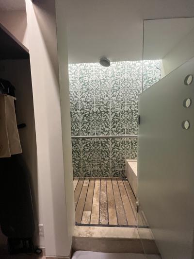 シャワーブースは別にあります