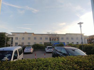 空港近くのためかNHホテルで初めての低層階ホテルでした。