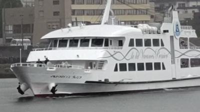 初島まで、快適クルーズ