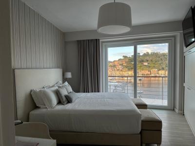 白を基調とした綺麗な室内