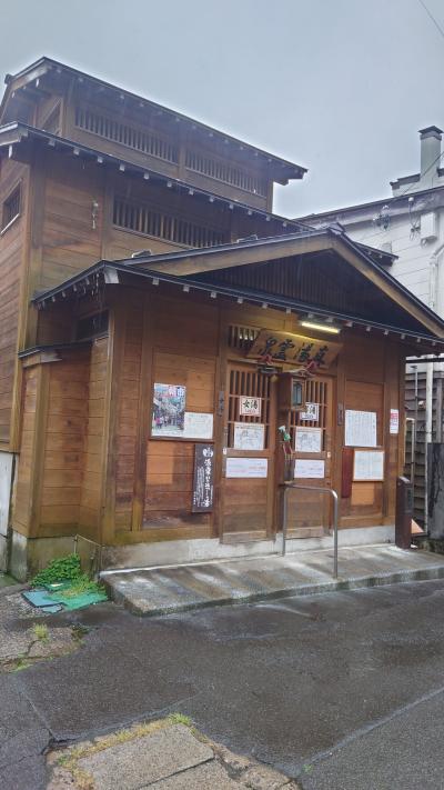 野沢温泉の外湯の一つ、熱すぎて入浴断念