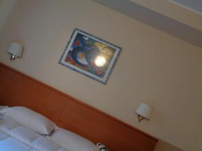 トリプルはシングルベッド二つとソファベットです。