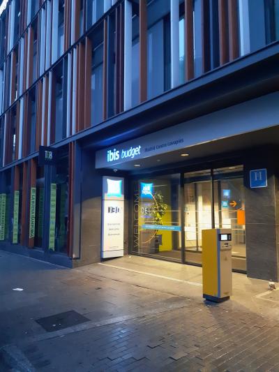 全景です。外観は洒落ているのですが・・・