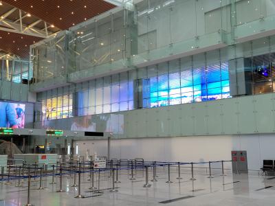 出口にも荷物チェックの機械がありました