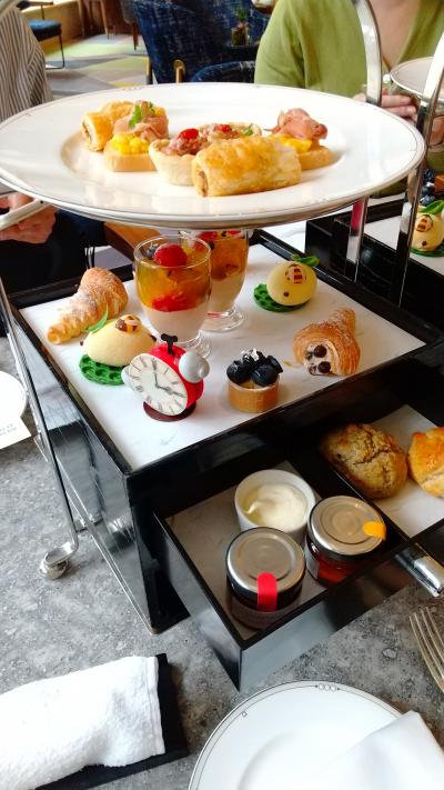 優雅にアフタヌーンティーを