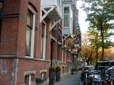 住宅街に溶け込んでます。