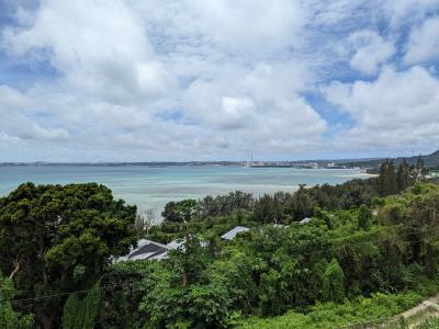 裏手の方に展望台があり、絶景の海が望めます。