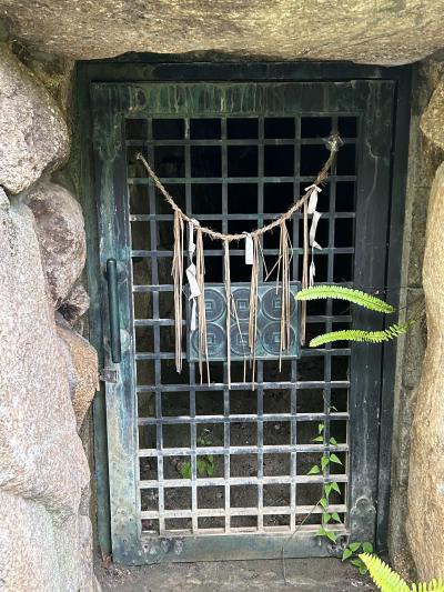 真田ゆかりの神社、大阪城とつながる「真田の抜け穴」があります