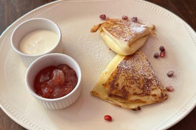 "Crepes with curd cheese"