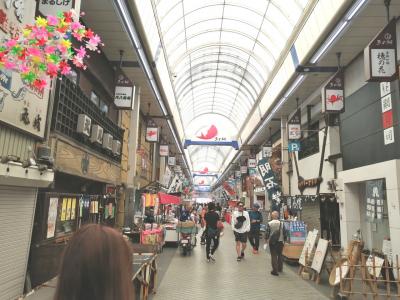 明石焼き屋さんだけではない活気ある商店街