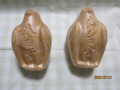 栄町安食の菓子舗・春月堂には、お気に入りの名物「大鷲乃宮最中（おおわしのみやもなか）」がある。