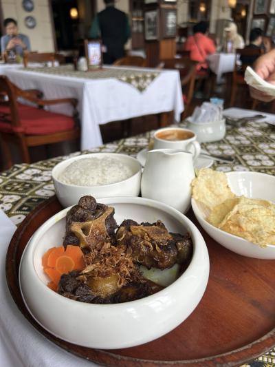 ファタヒラ広場のおしゃれカフェ