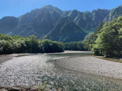 清流はいつも冷たく、透明です。