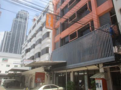 デ スカイ（スクンビット エカマイ）