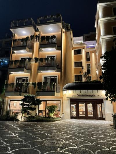 到着した日、撮影した夜の外観