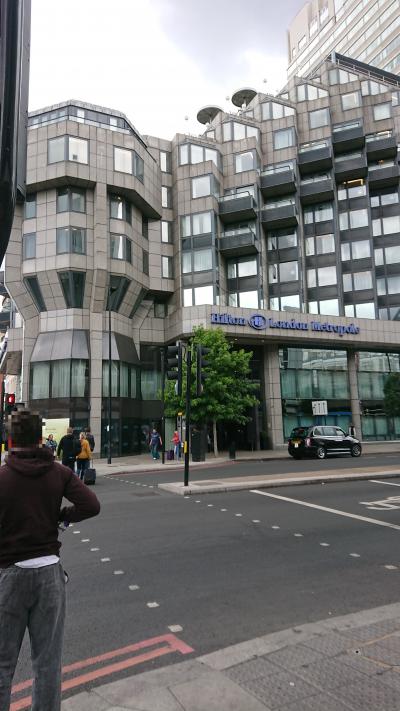 直近TUBEの駅、Edgware Roadから徒歩ですぐ。