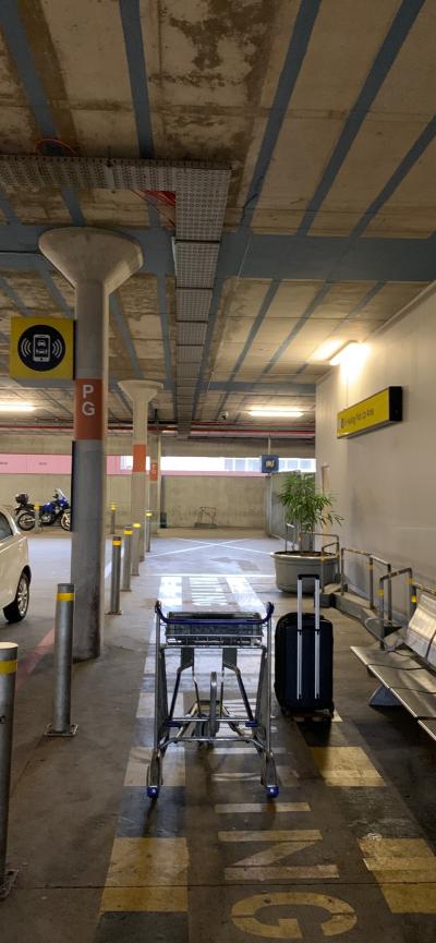 ケープタウン空港　Uber乗車場所はPARKADE1