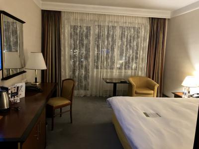 部屋は思ったより狭い