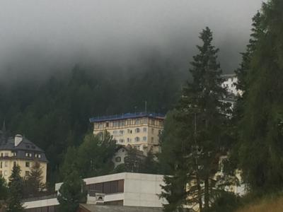 上から２つ目の角部屋です