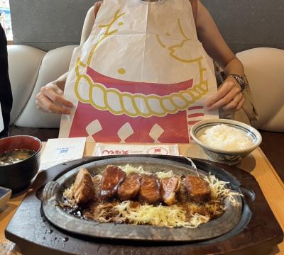 鉄板に載ってる豚カツ