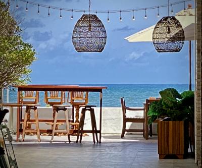 バングラ通りの真ん前にあるビーチに面した素敵なカフェ＆レストラン...（Kan's haus／パトンビーチ／プーケット／タイランド）