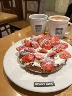 いちごの季節限定のワッフルがオススメ