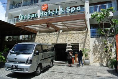 外観は普通のホテル