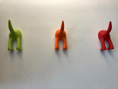 クローゼットはなく、しっぽのハンガー掛けのみ