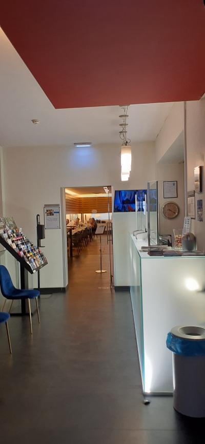 フロントと食堂