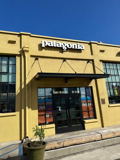 ハワイ限定のTシャツやグッズが買える