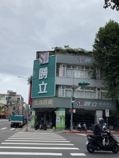 食料品から文房具まで便利なお店