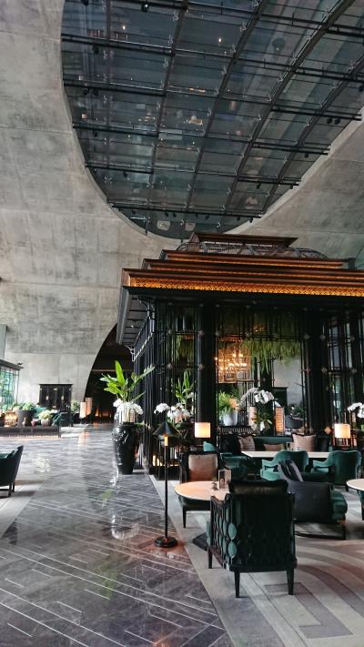 天井の素材としてコンクリートが使われていた。中々のデザイン。