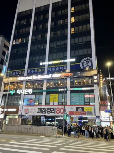 このビルの7階からがホテルです。