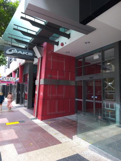 フェリックス ストリートに面しています